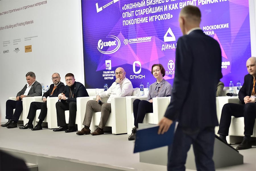Leonid Bugaev on stage at a business awards event